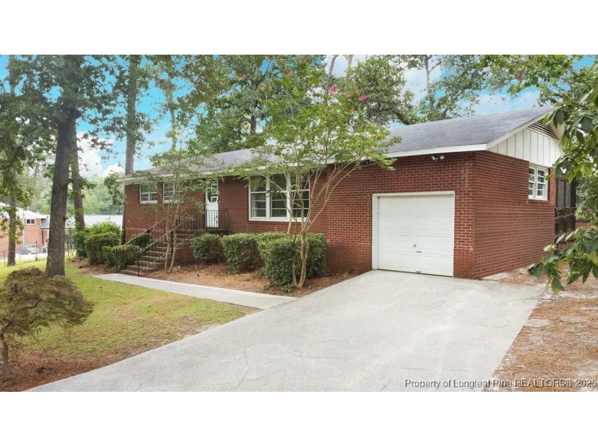 Fayetteville House: 607 Oakdale Drive