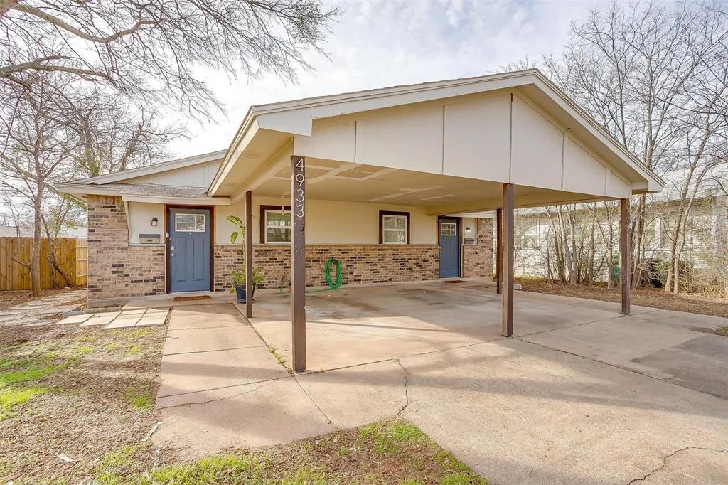 Fort Worth Multiplex: 4933 Curzon Ave