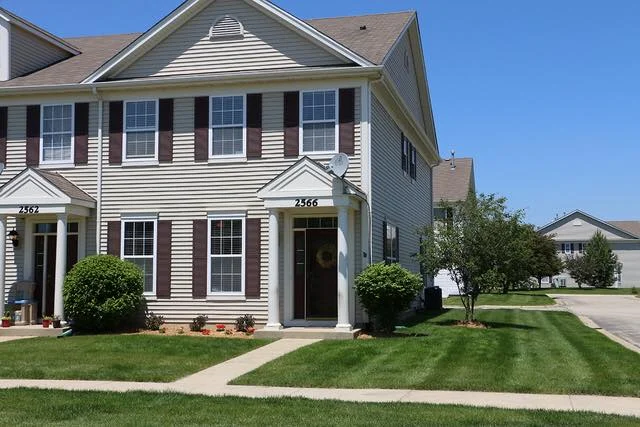 Aurora Townhome: 2566 Providence Ave