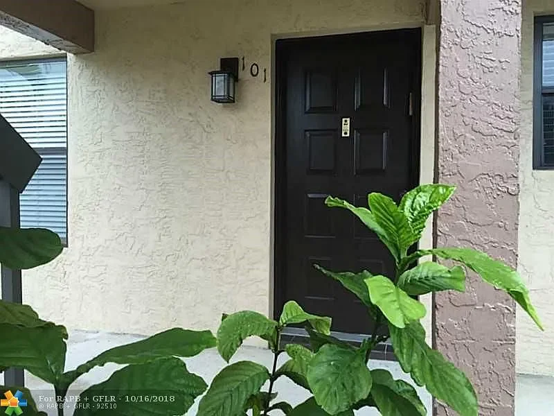 BOCA RATON Condo: 21890 Lake Forest Cir