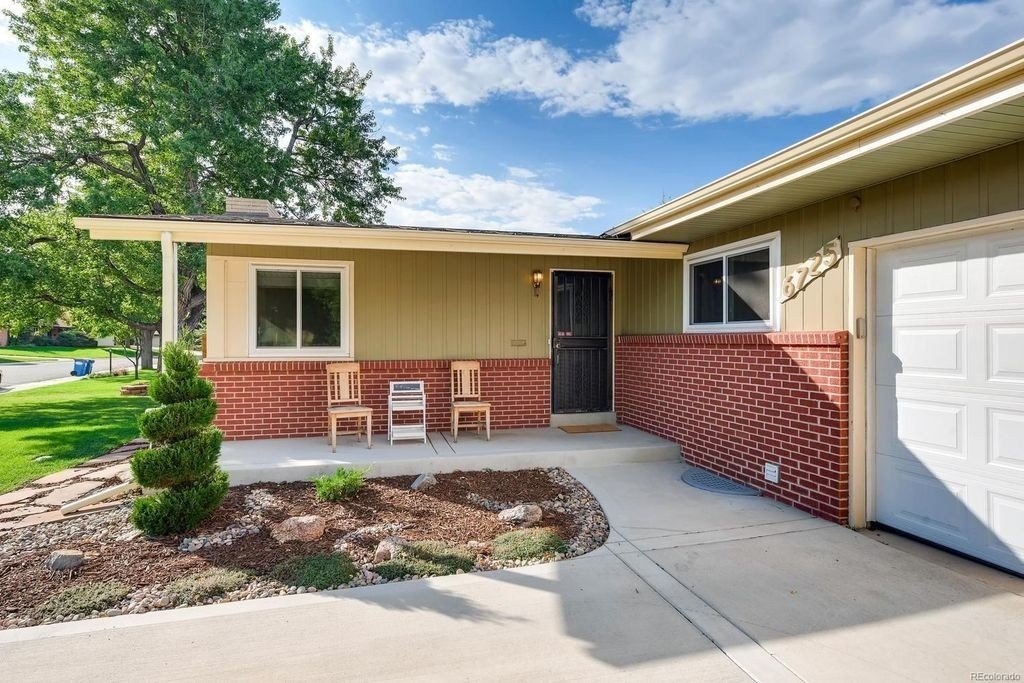 Centennial House: 6725 S. Penrose Ct.