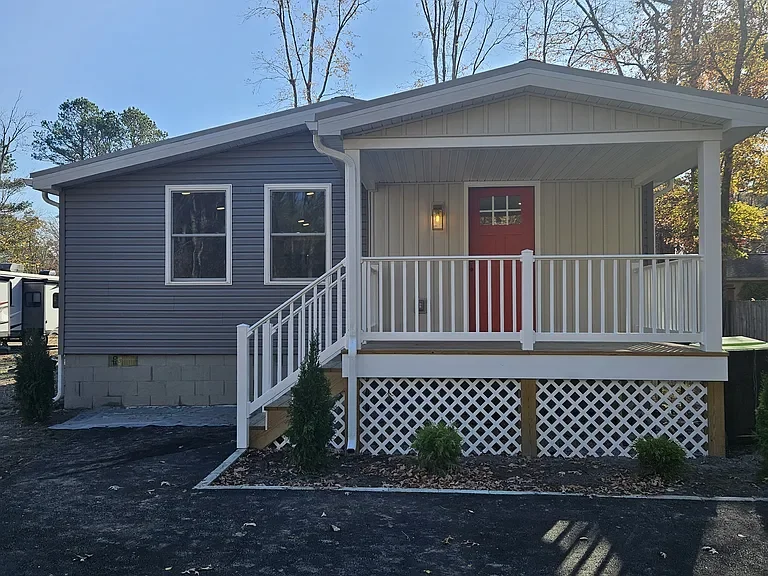 Ocean View House: 37580 Mahogany St