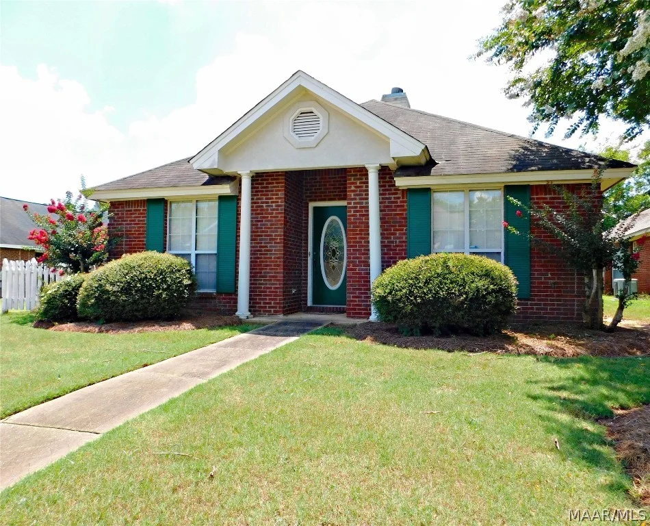 Montgomery House: 3736 Roswell Pl