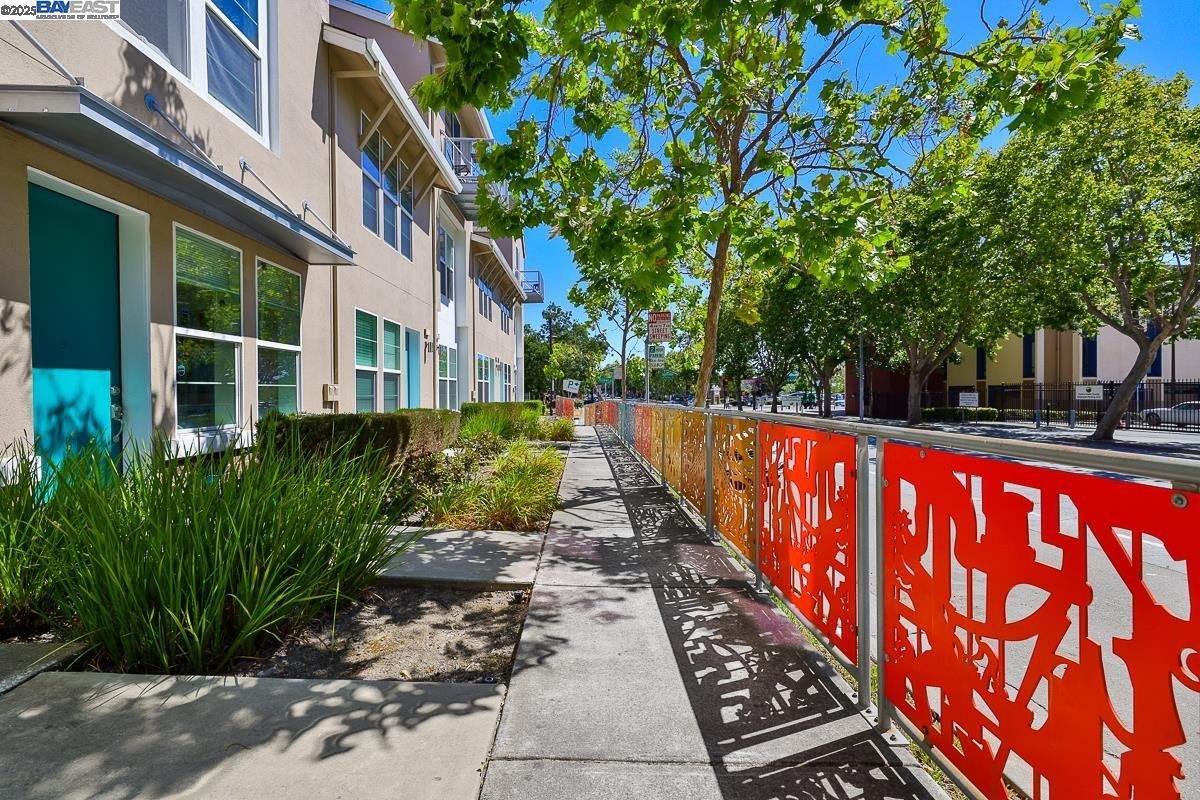 Richmond Townhome: 418 Marina Way