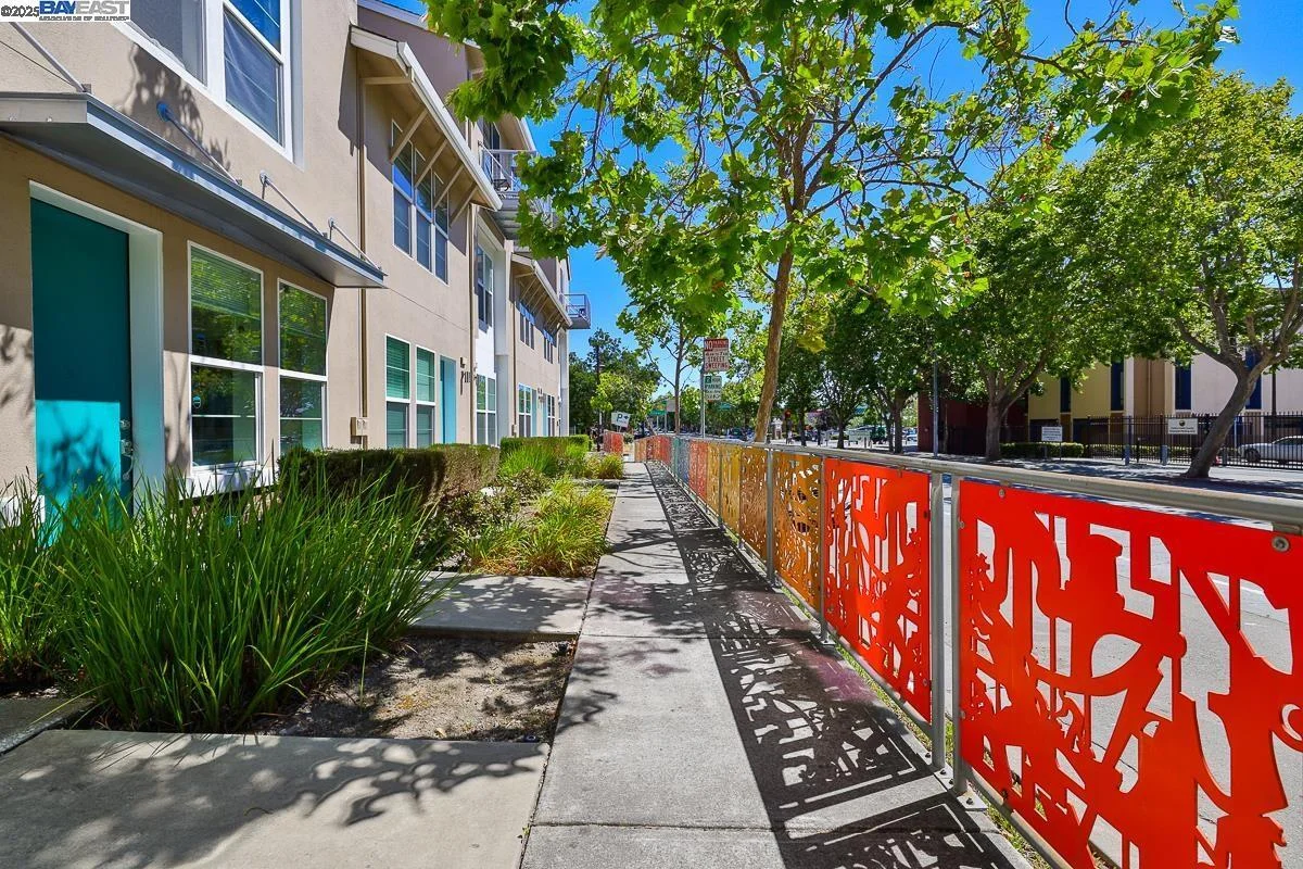 Richmond Townhome: 418 Marina Way