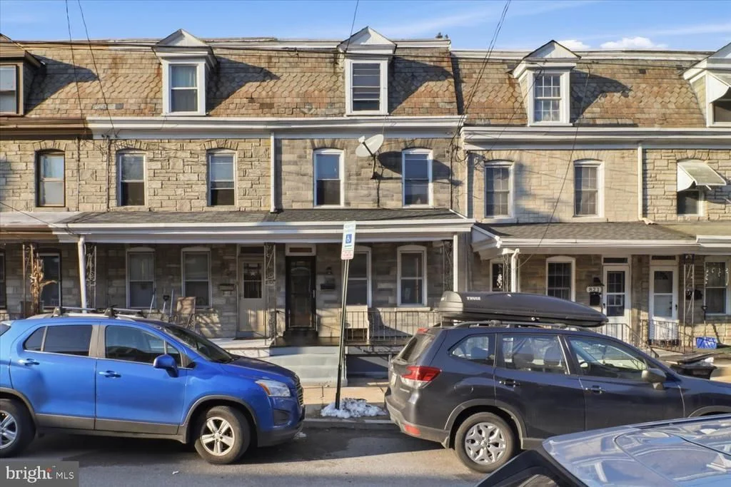 Lancaster Townhome: 819 E Marion St