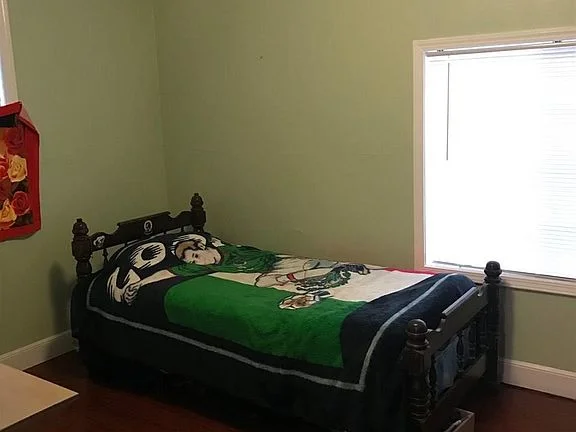 Chicago House: 3330 S Aberdeen St