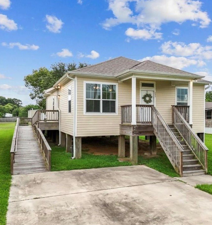 San Leon House: 335 6th St