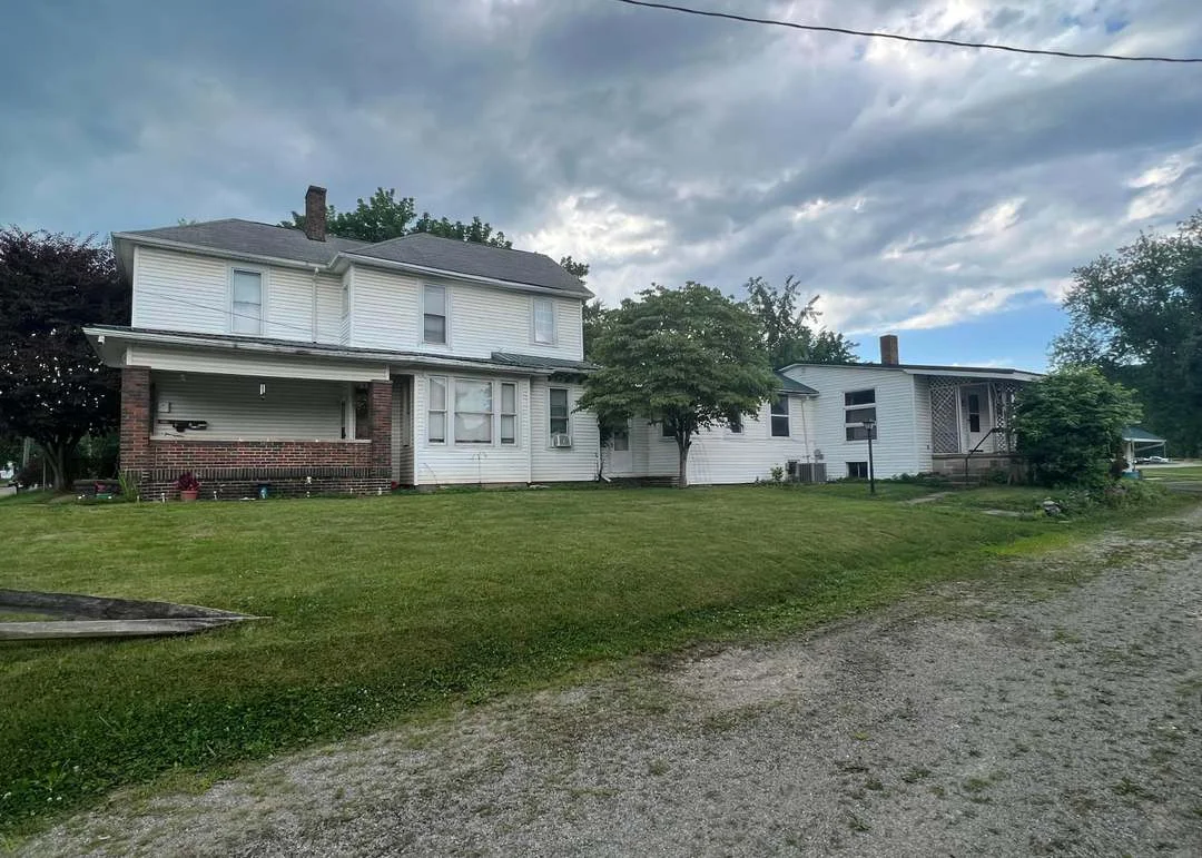 Crooksville Apartment: 119 Vaughn Street