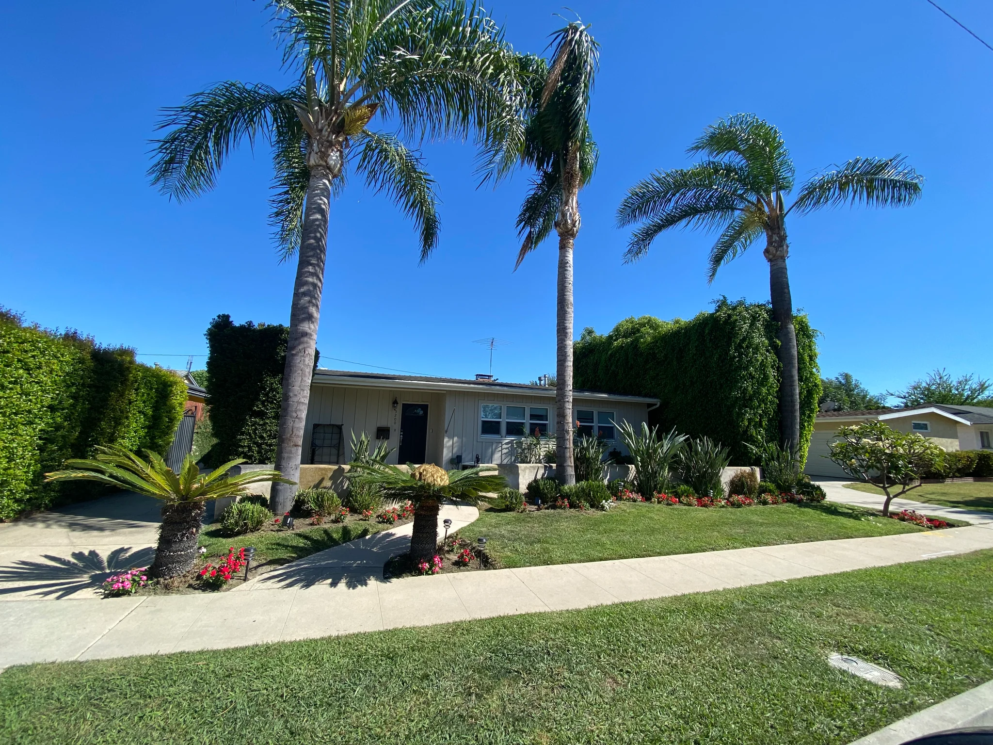 Long Beach House: 5200 E Burnett St