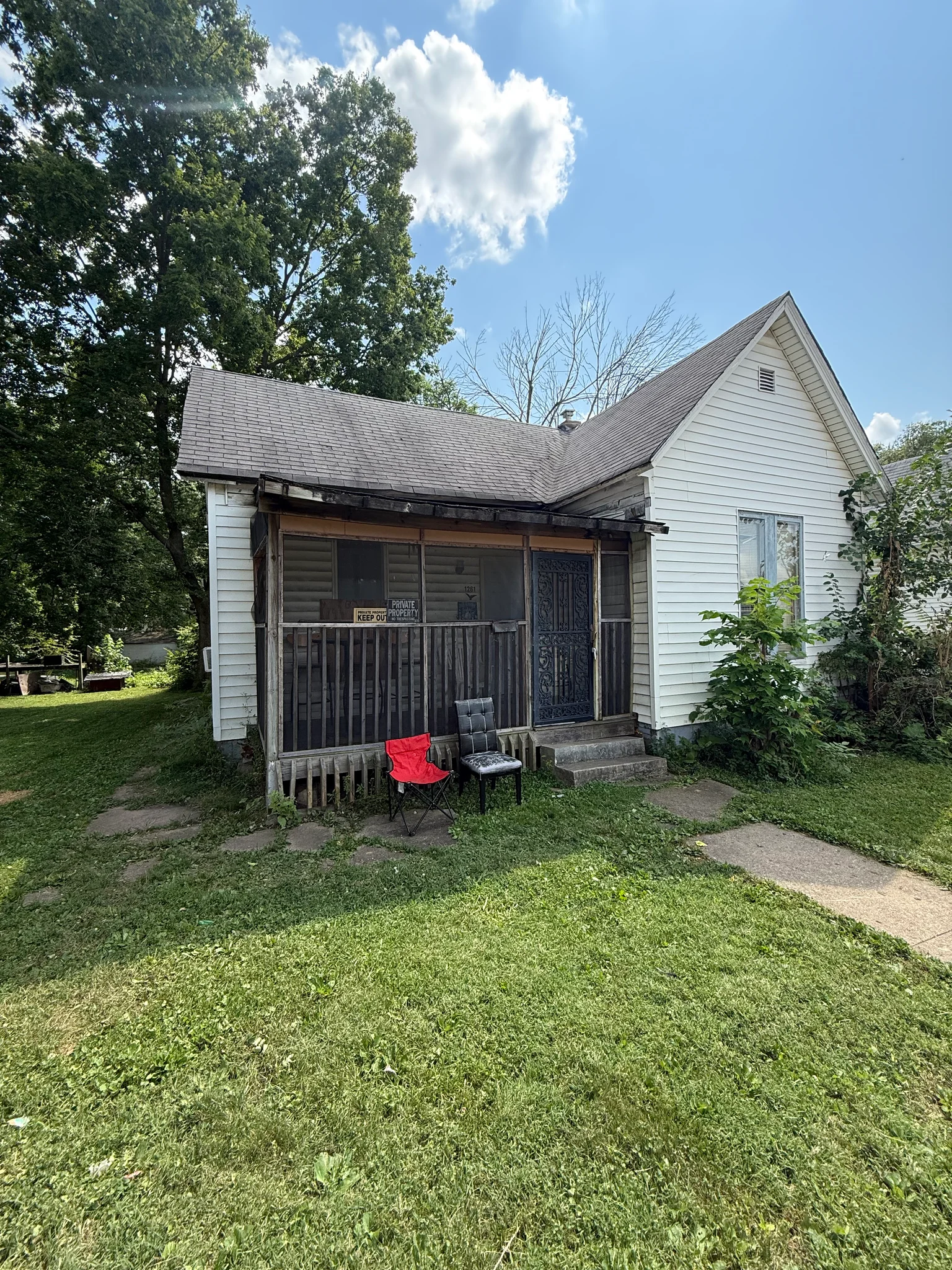 Decatur House: 1261 E Grand Ave