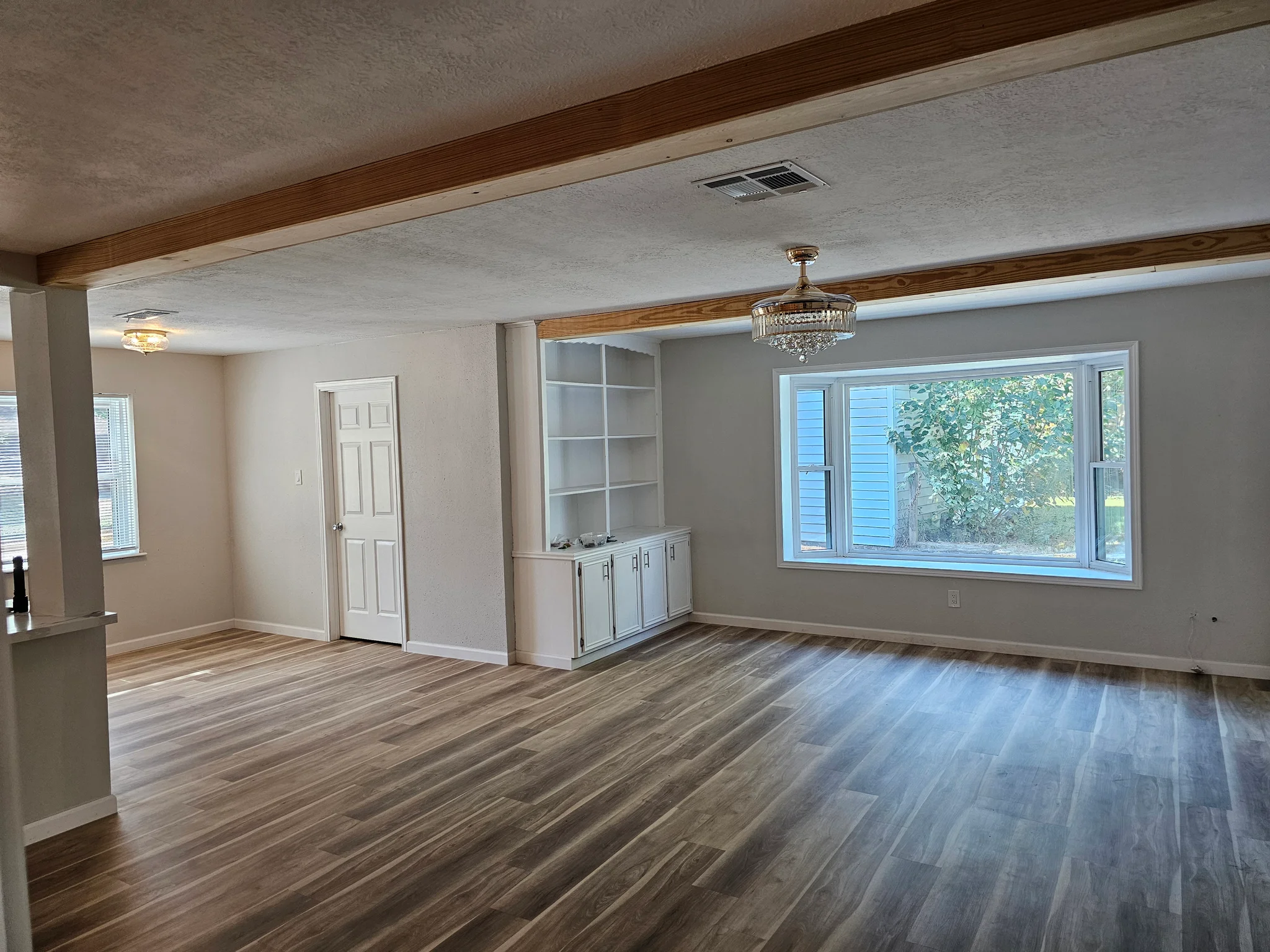 Spring House: 25503 Foxbriar Ln