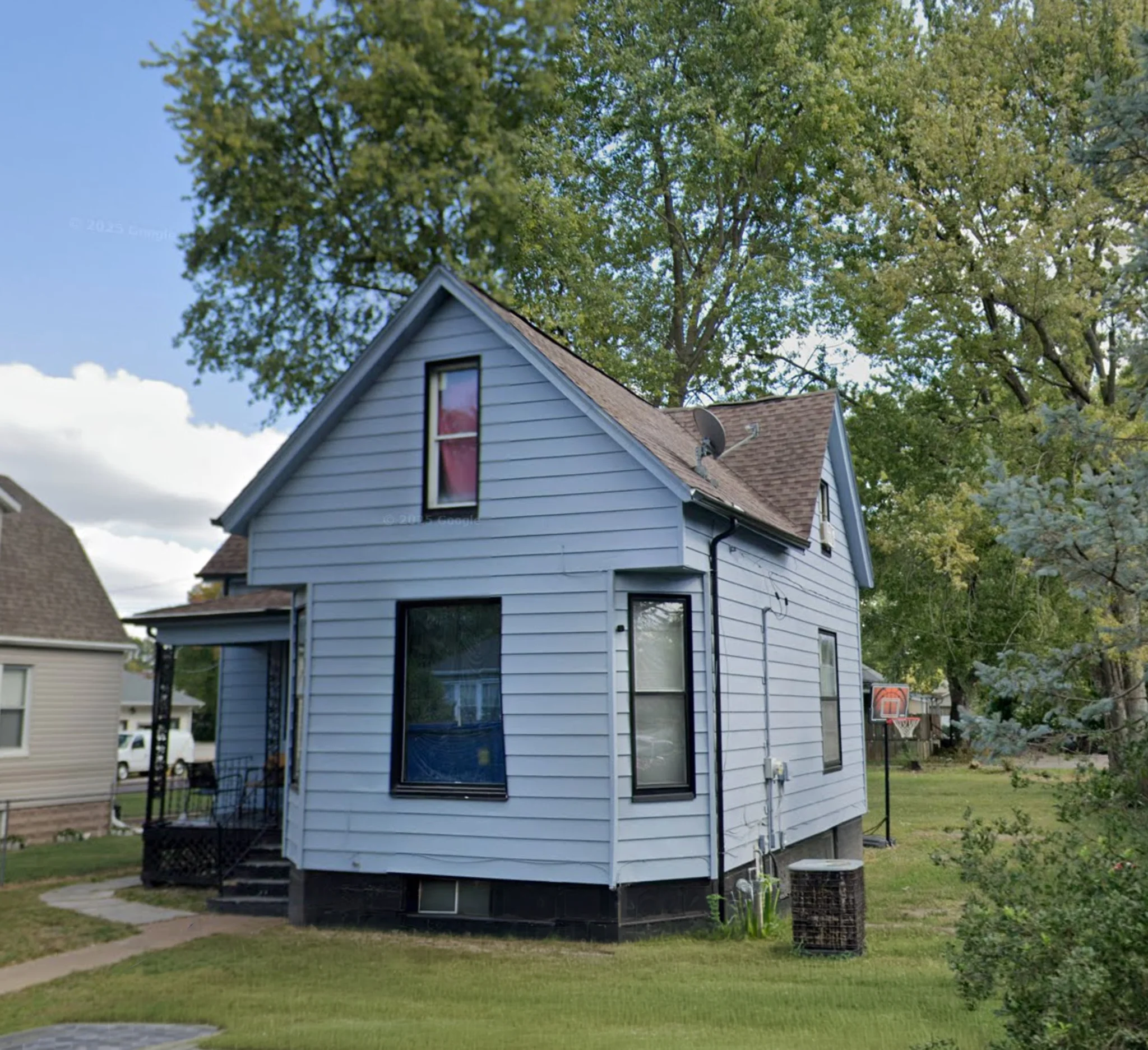 Belleville House: 102 S 51st Street