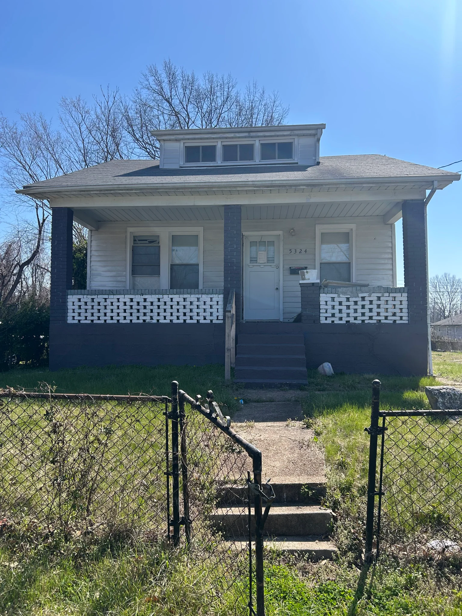 St. Louis House: 5324 Hamilton Ave