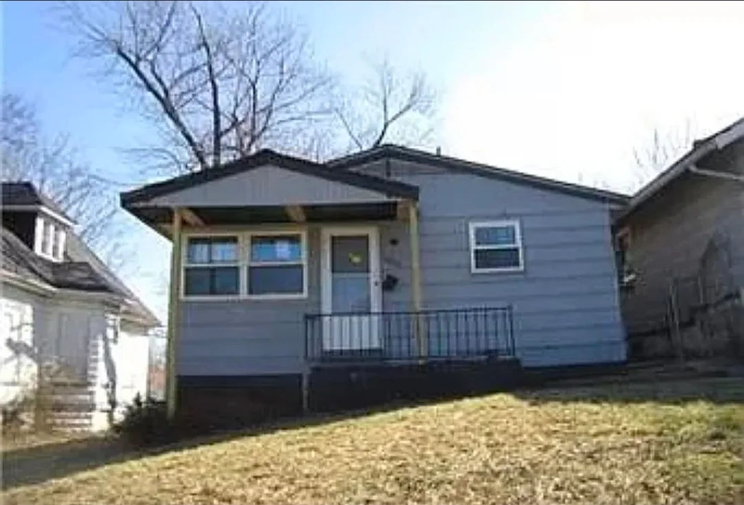 Saint Louis House: 4208 Ravenwood Ave