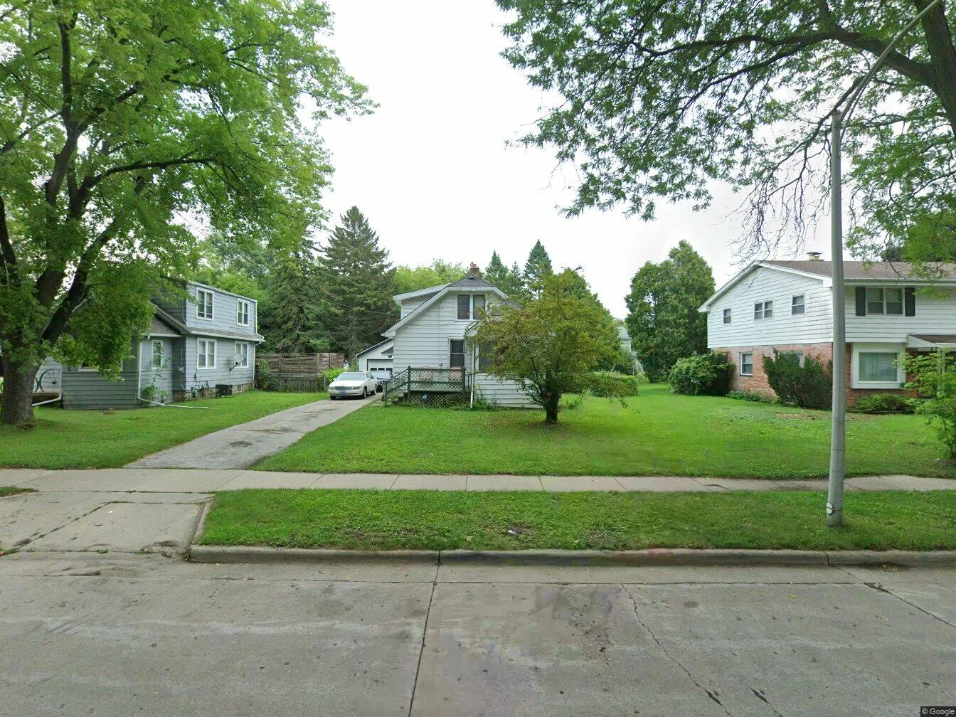 mikwaukee House: 6480 n 56th