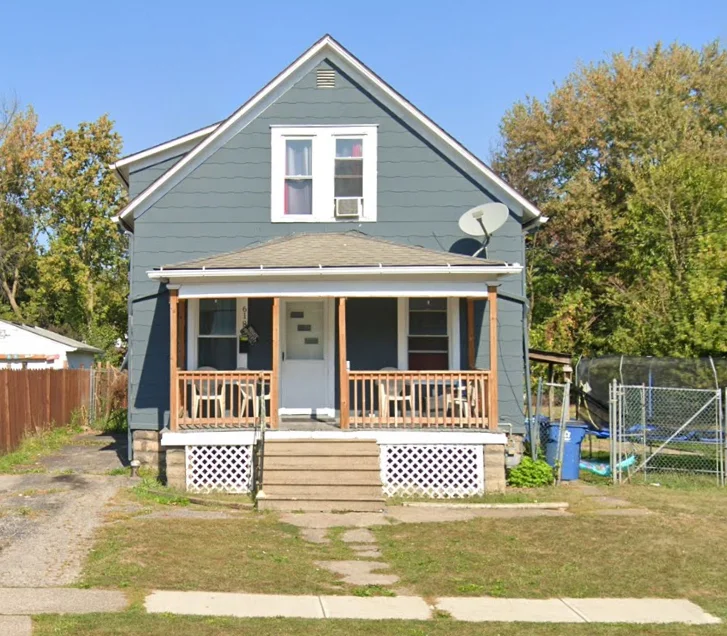 Lorain House: 618 W 23rd St