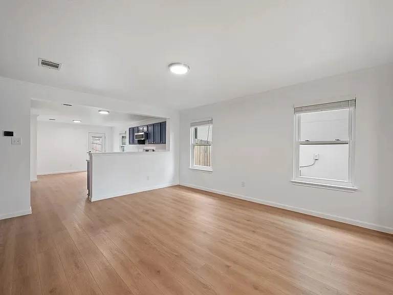 Del Valle House: 12016 Plains Valley Dr