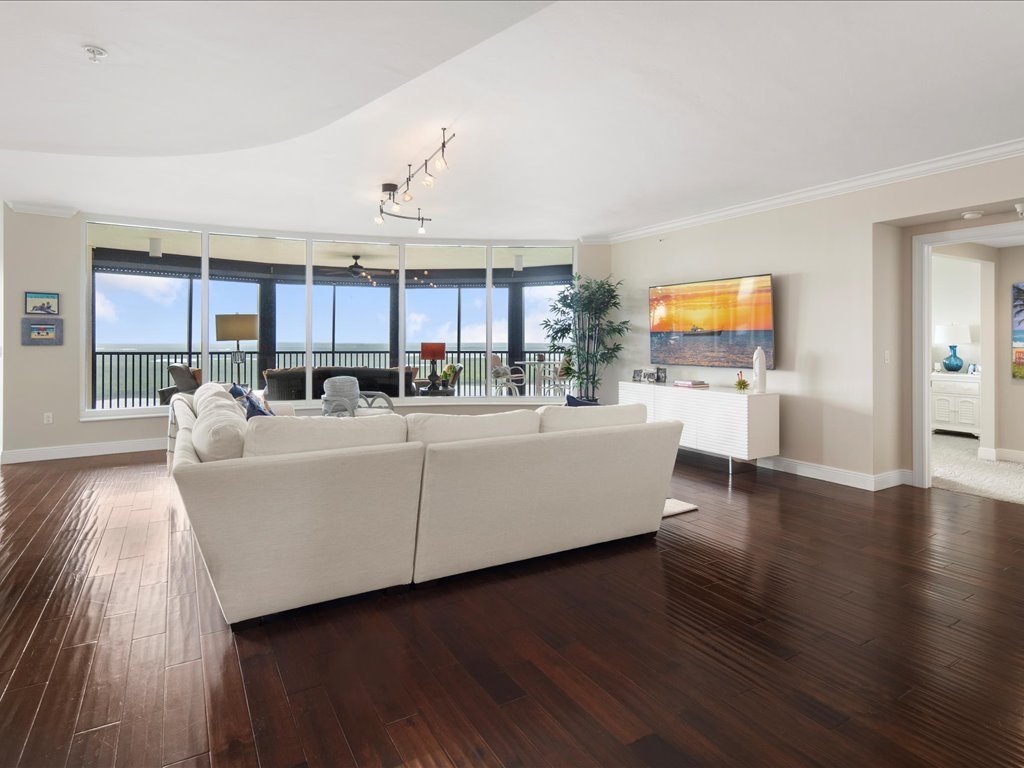 Naples Condo: 1050 Borghese Lane