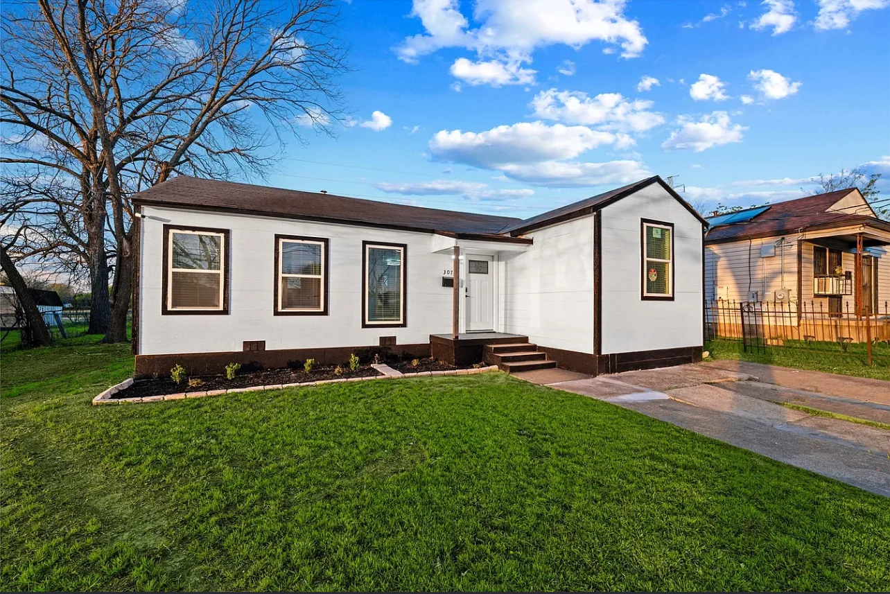 Dallas House: 3077 Sunnyvale St