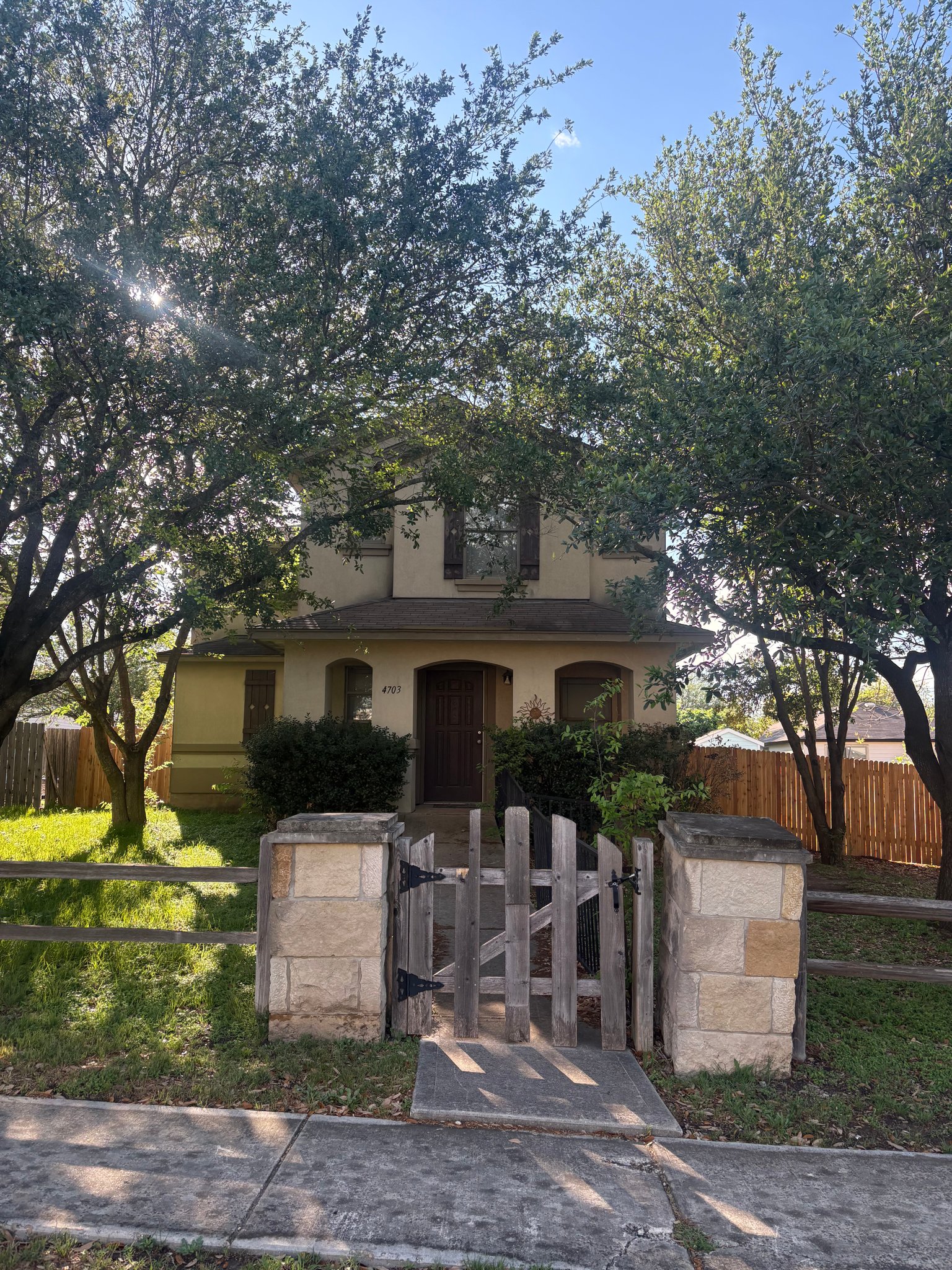 Austin House: 4703 Nuckols Crossing Rd