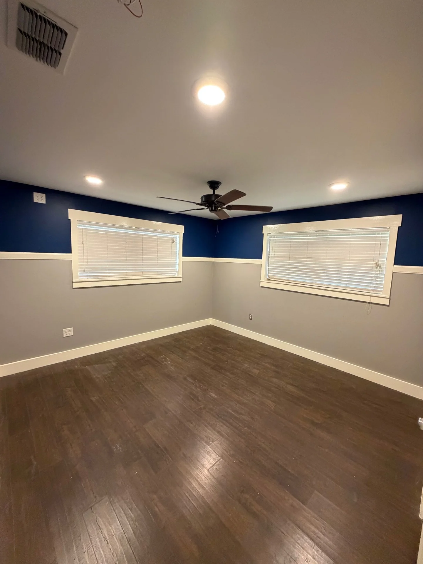 HALLSVILLE House: 200 COWLES AVE