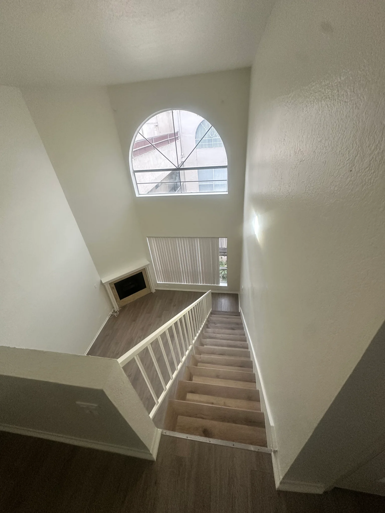 Sherman Oaks Apartment: 15009 Moorpark st