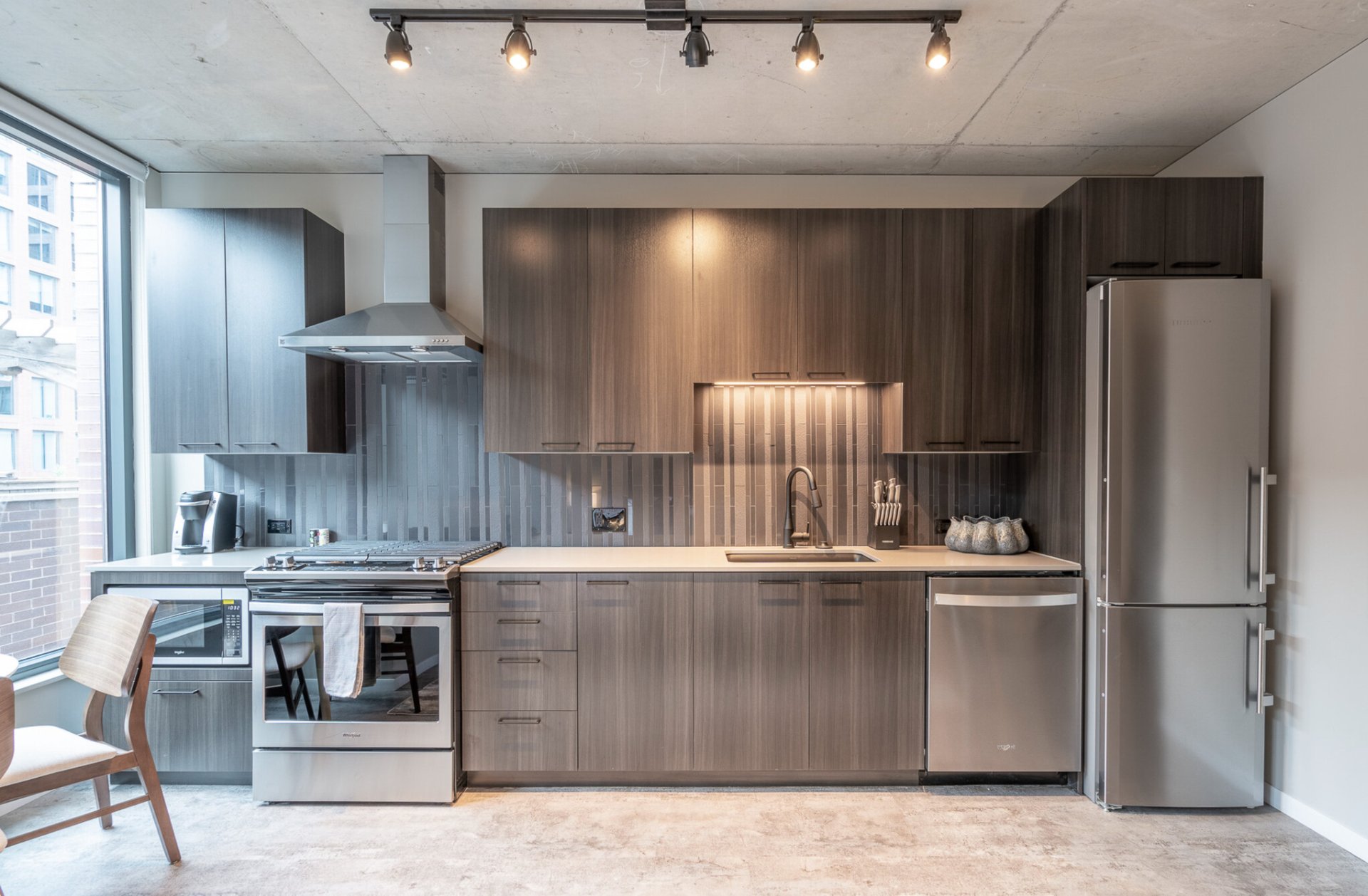 chicago Apartment: 900 w washington