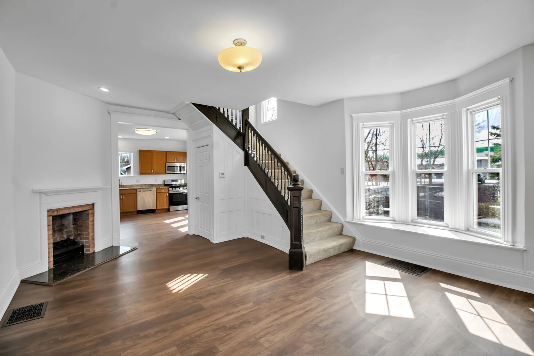 Lancaster Apartment: 5849 Broadway St