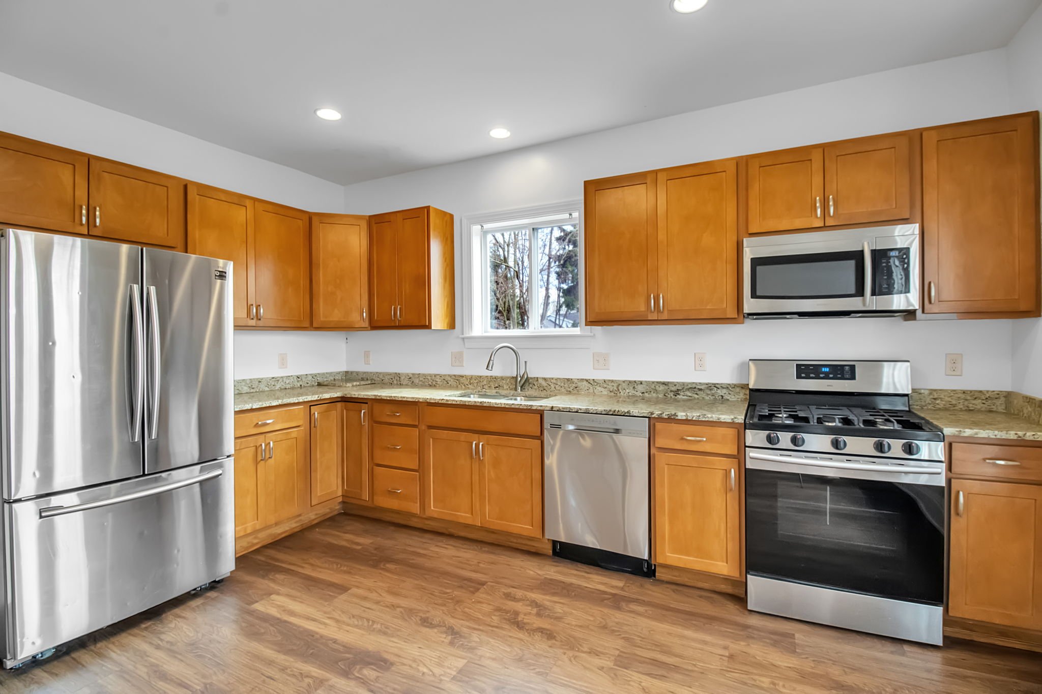 Lancaster Apartment: 5849 Broadway St