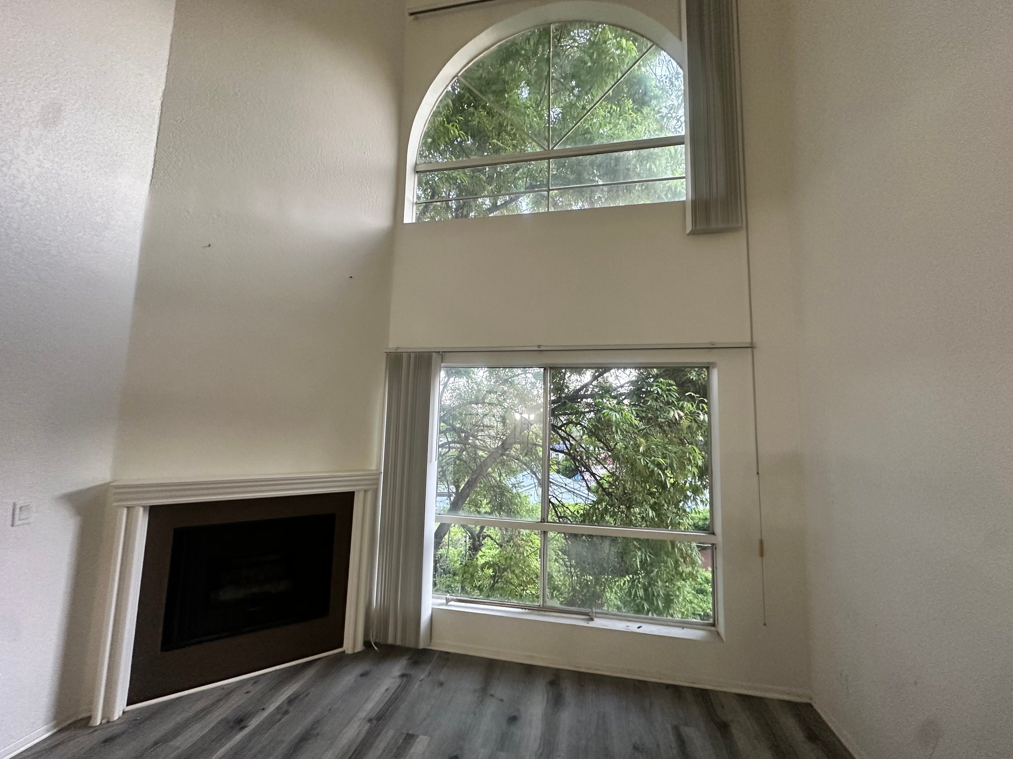 Sherman Oaks Apartment: 15009 Moorpark st