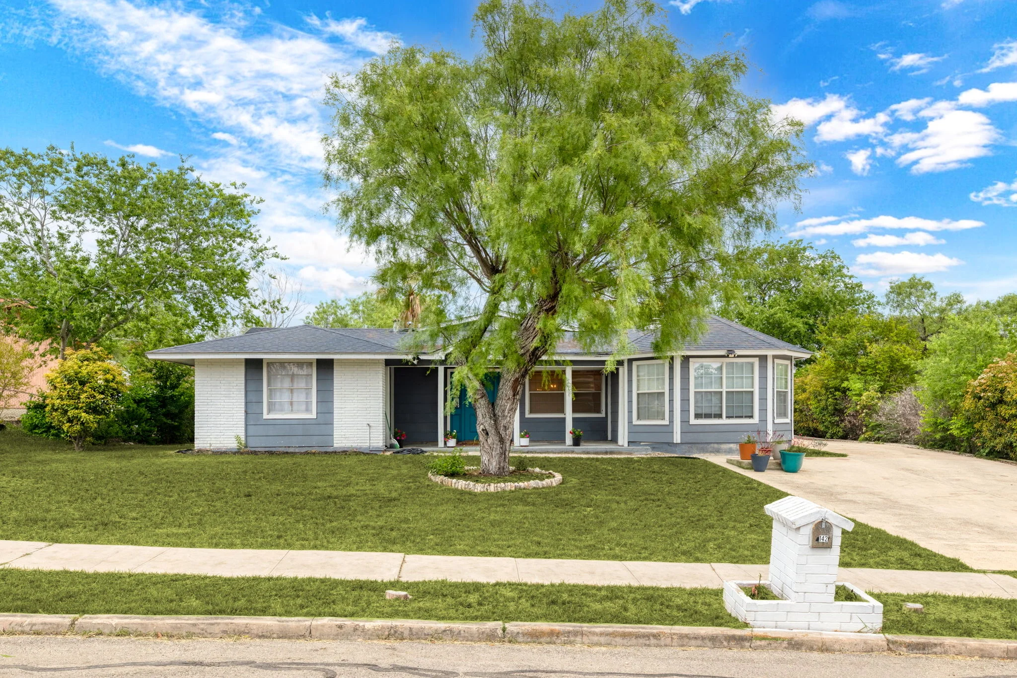 San Antonio House: 142 Lake Valley St