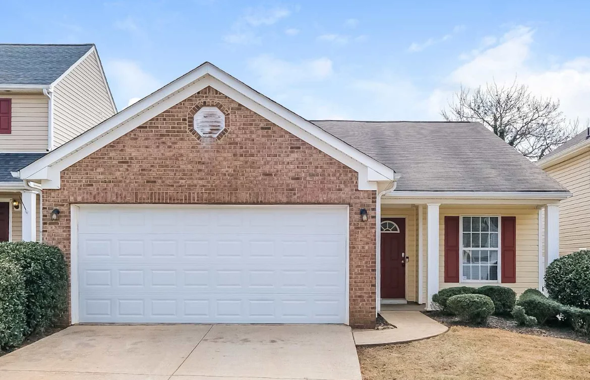 Dallas House: 81 Arrowhead Dr, Dallas, GA 30132