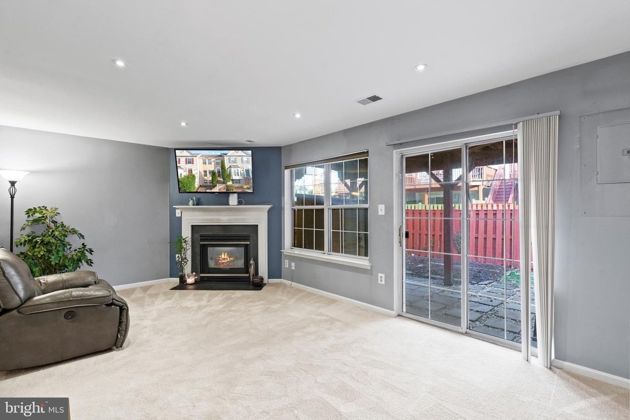 Fairfax Townhome: 13138 Quail Creek Ln