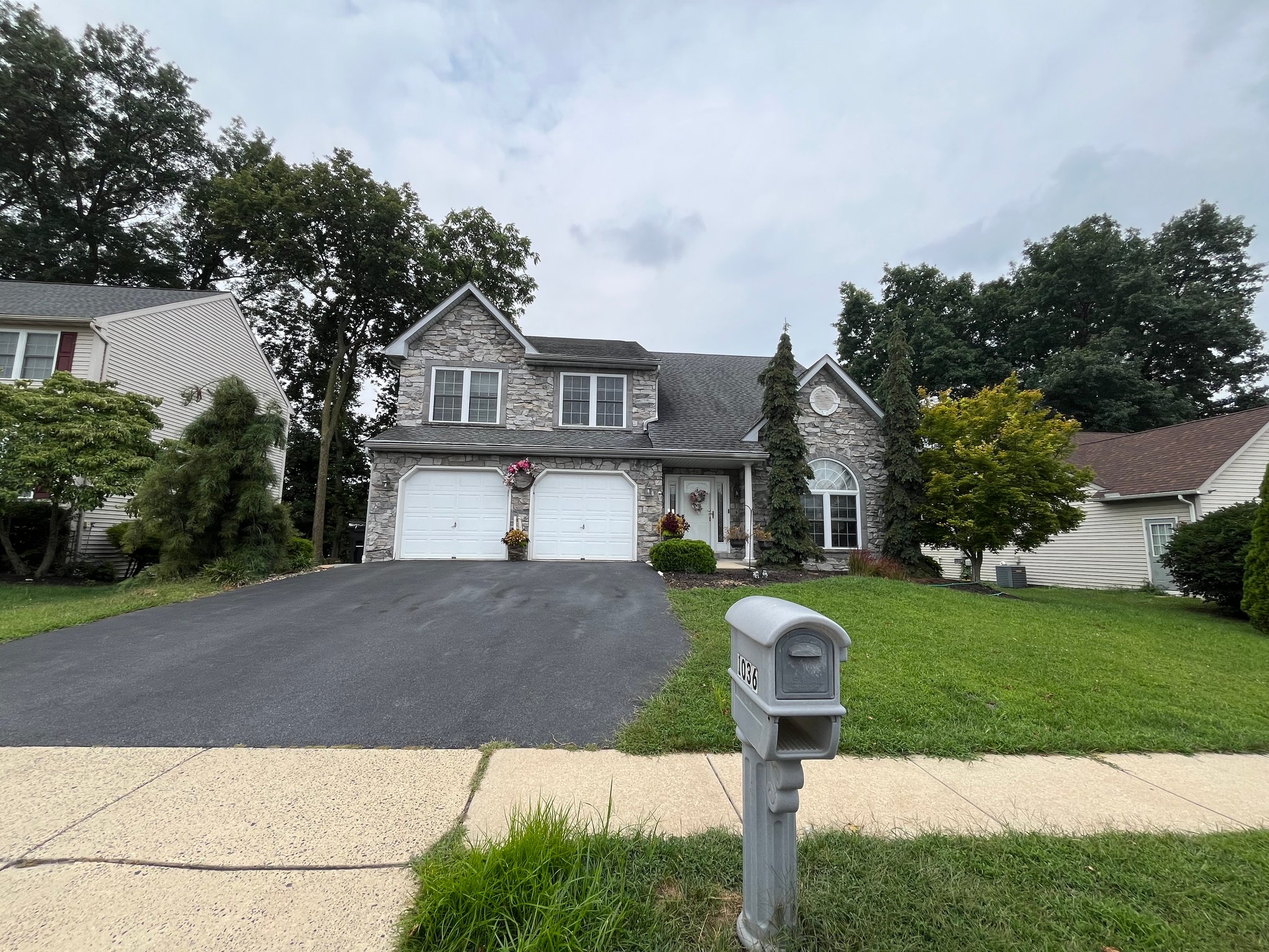 Reading House: 1036 Meadow dr