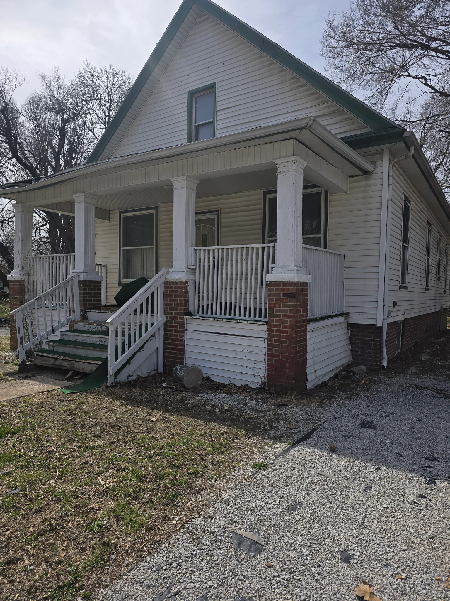 Decatur House: 1045 N Monroe St