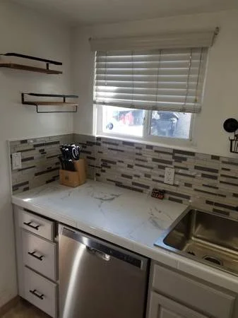 Redlands House: 1565 Lassen St