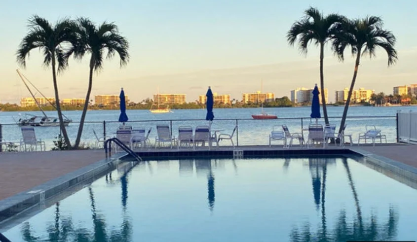 Lake Worth Condo: 1516 S Lakeside dr