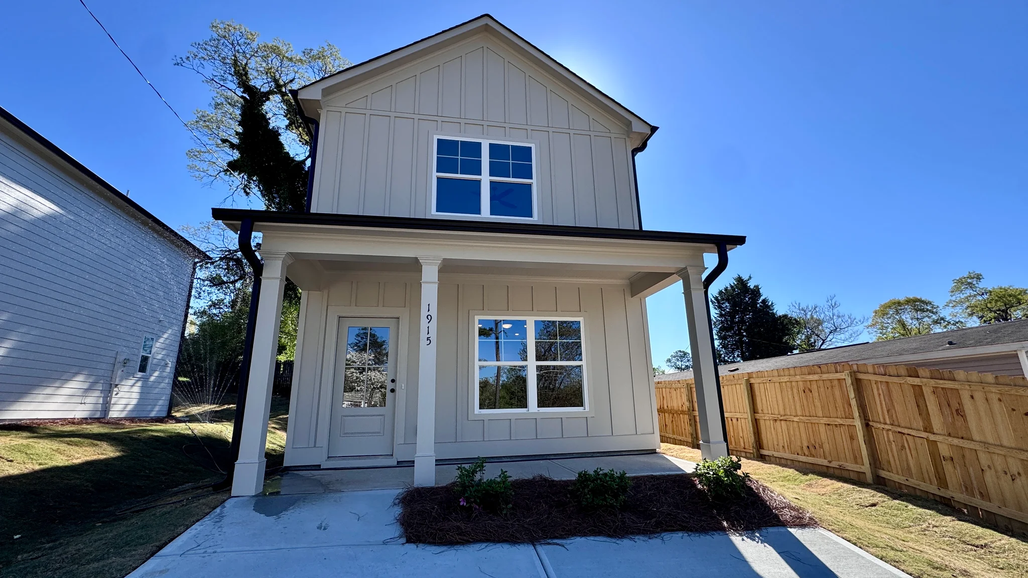 Cumming House: 1915 Driftwood Circle
