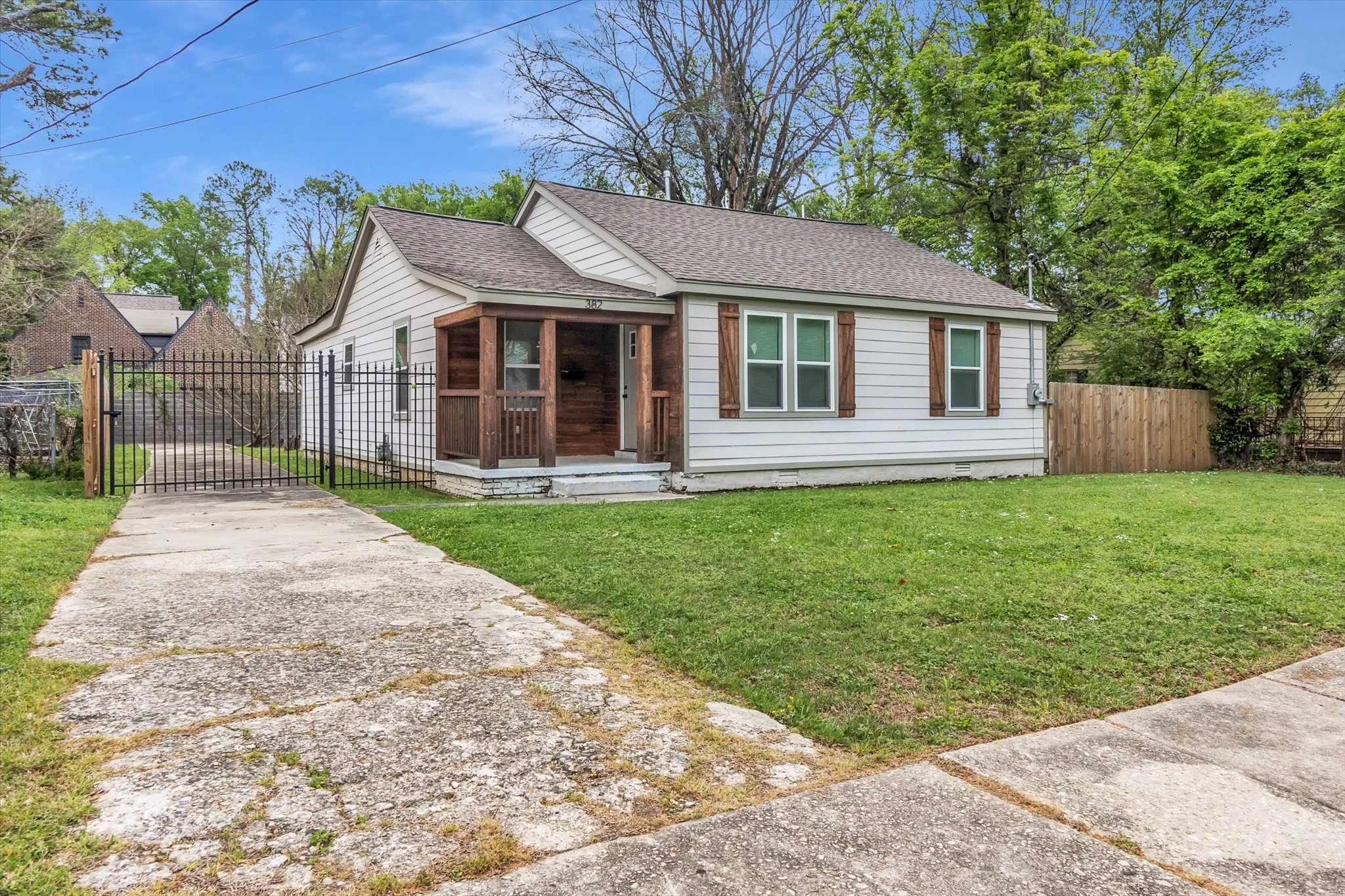 Memphis House: 382 Josephine St