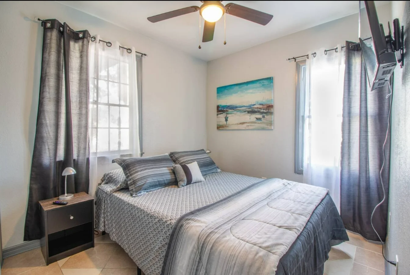 orlando House: 1815 Larkin Avenue