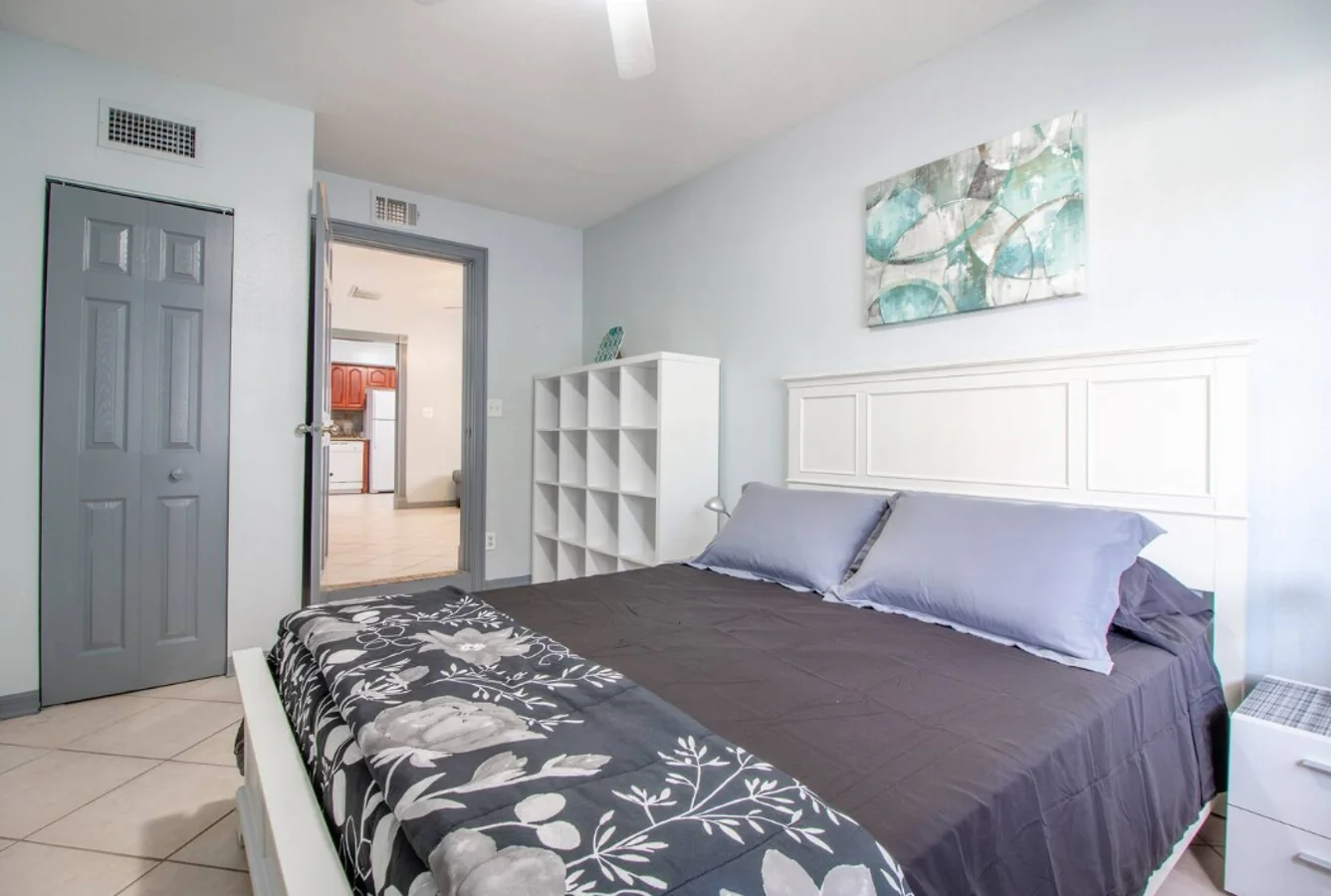 orlando House: 1815 Larkin Avenue