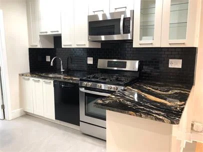 Philadelphia Townhome: 407 South Street