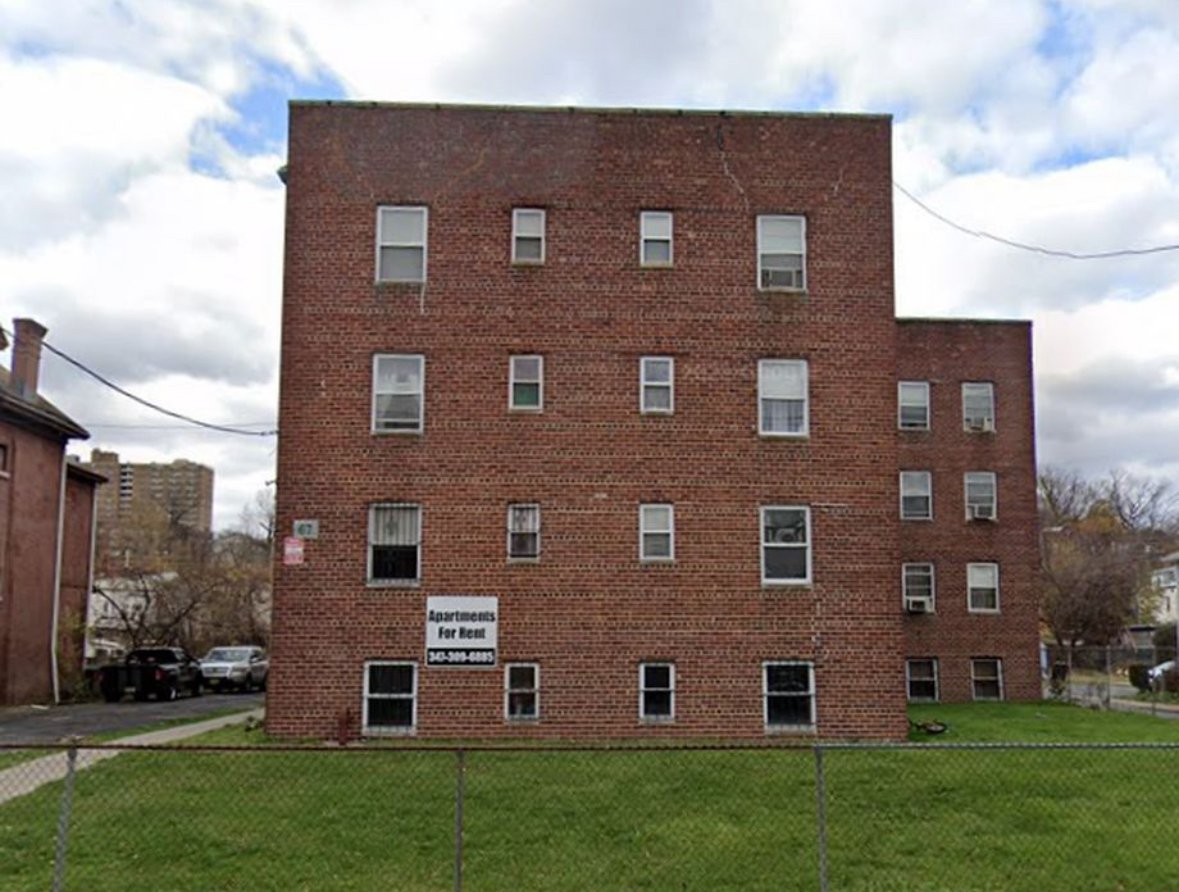 Newark Apartment: 67 Lincoln Ave