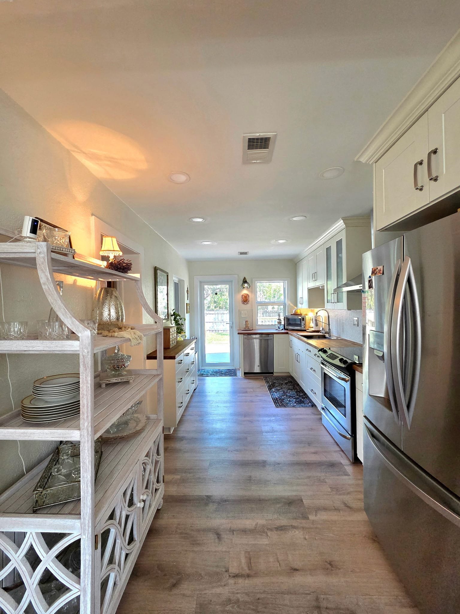 Saint Petersburg House: 141 40th Ave NE