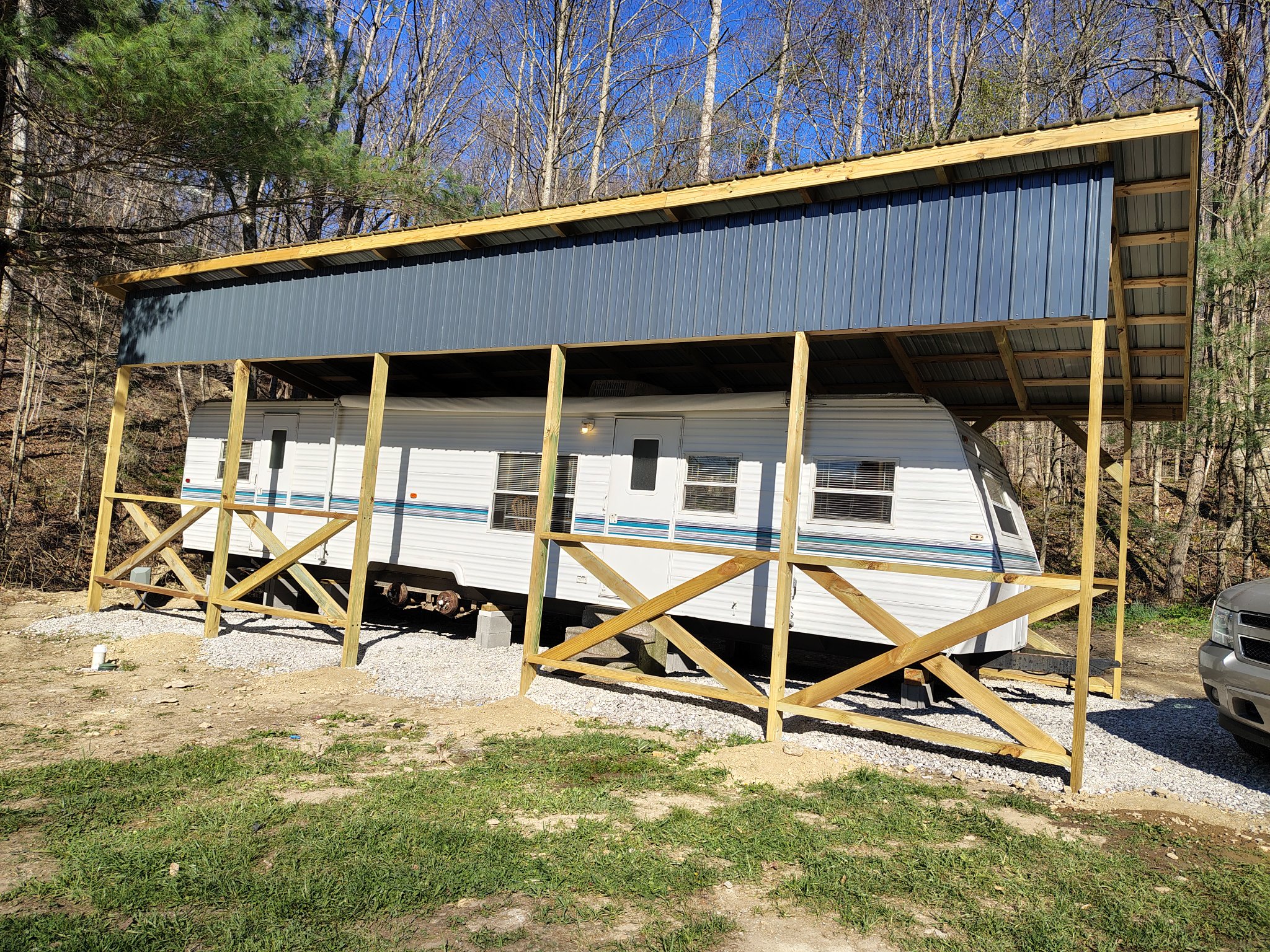 Waynesburg House: 372 Ester Spur Rd