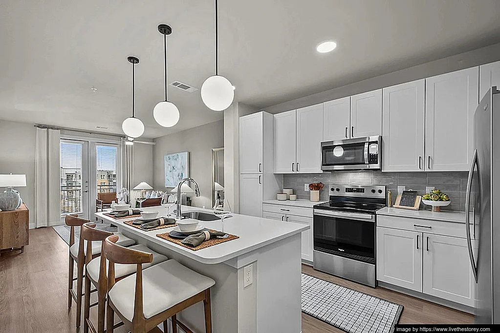 Dallas Apartment: 8001 N Stemmons Fwy