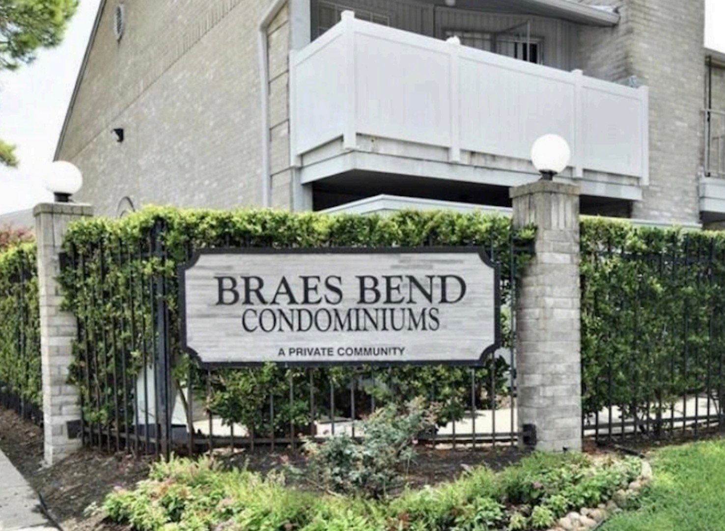Houston Condo: 8243 Creekbend Dr