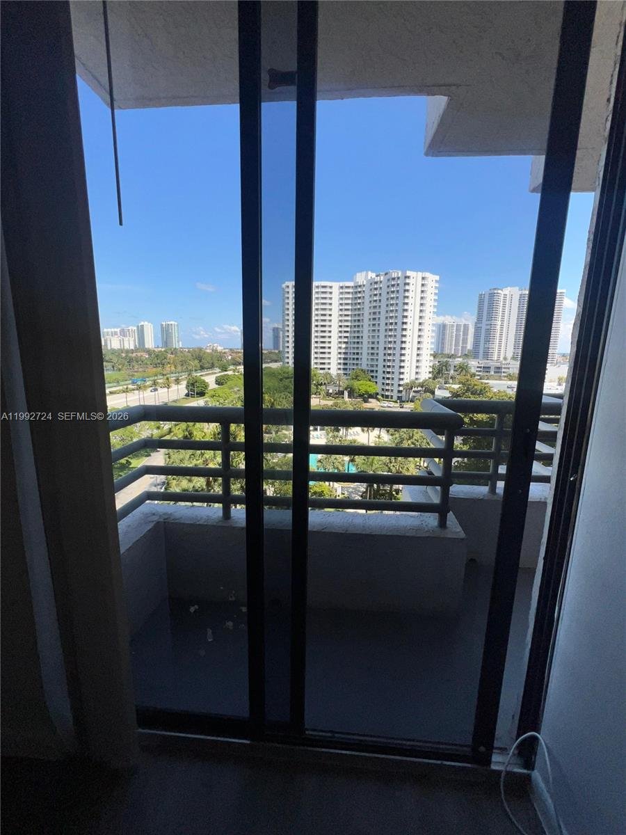 Miami Condo: 3300 NE 191st St