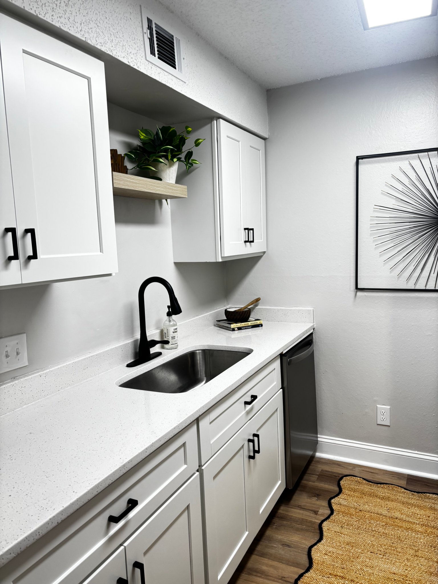 Mobile Apartment: 442 Cottage Hill Rd